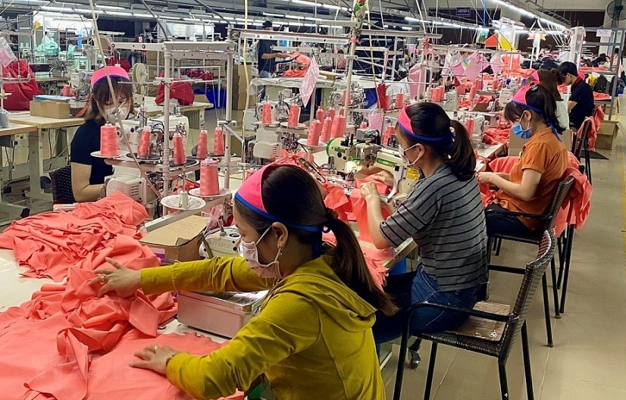 Nhập khẩu hàng hóa phục hồi, xuất siêu tiếp tục lập kỷ lục