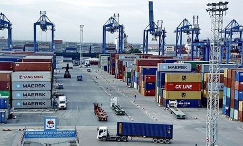 Cán cân thương mại lần đầu thâm hụt sau 6 tháng liên tục thặng dư