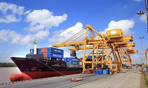 Xuất siêu kỷ lục với 13,5 tỷ USD
