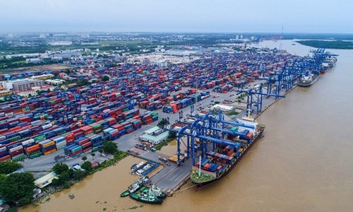 Giá xăng dầu neo cao, các doanh nghiệp logistics gặp muôn vàn khó khăn