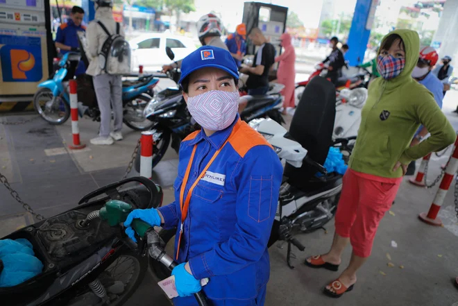 Giá xăng có chạm mốc 30.000 đồng/lít?