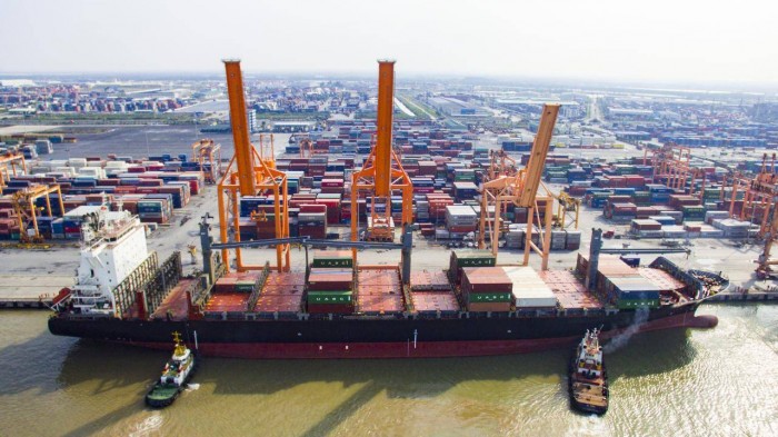 Đề xuất tăng giá bốc dỡ container cảng biển giữa 