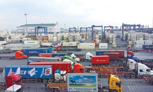 Đề xuất ưu tiên tiêm vắc xin cho lao động nhóm ngành dịch vụ logistics