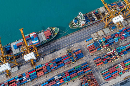 Vận tải hàng hóa đường biển và đường hàng không năm 2022: Nhìn lại và dự báo