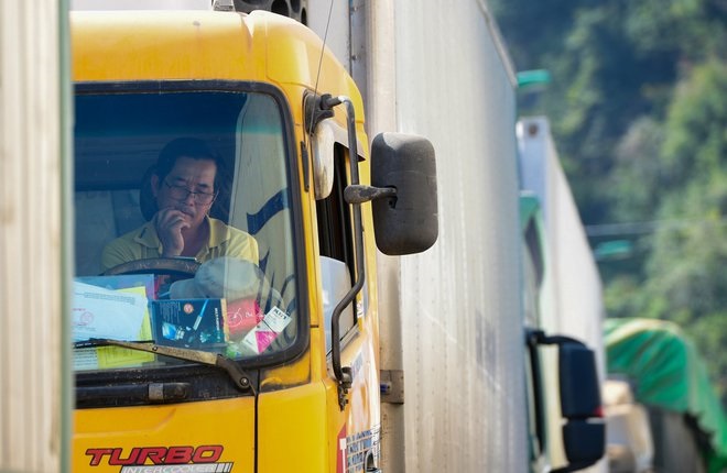 Lào Cai dừng tiếp nhận xe chở trái cây tươi xuất khẩu Trung Quốc