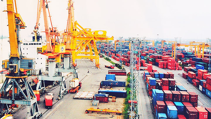 Xuất khẩu tăng và áp lực với ngành kho vận