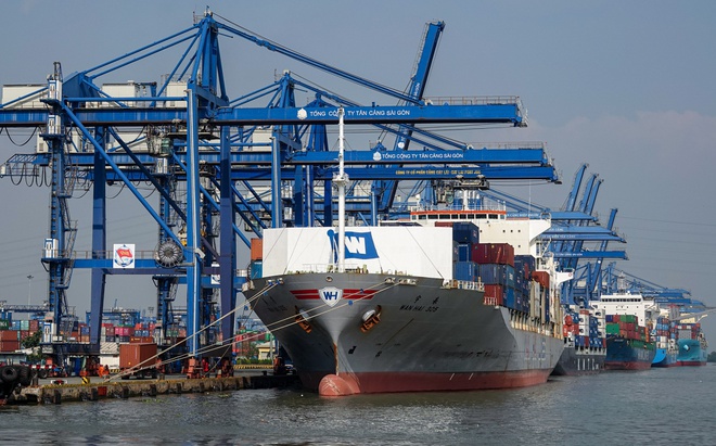 Đề xuất nâng mức phạt khi không công khai giá dịch vụ tại cảng biển