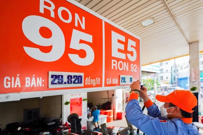Vì sao giá xăng liên tục tăng mạnh nhưng giảm lại nhỏ giọt?