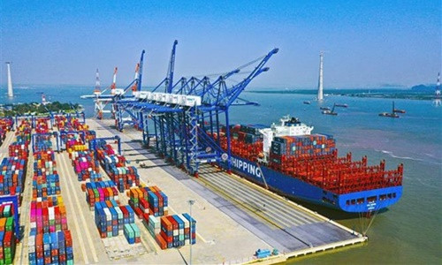 Xăng dầu liên tục tăng: Ngành logistics khó khăn chồng khó khăn