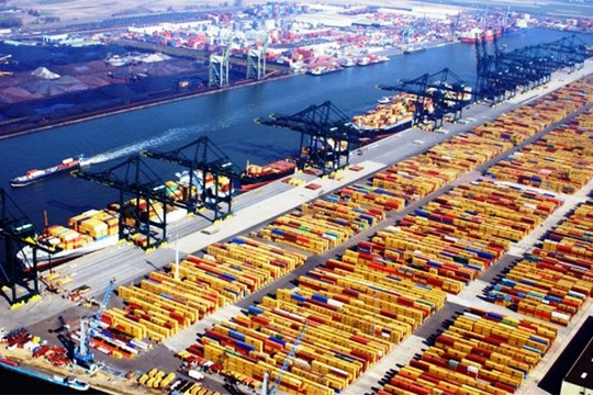 Mức nhập khẩu giảm nhưng các nhà bán lẻ dự trữ tốt