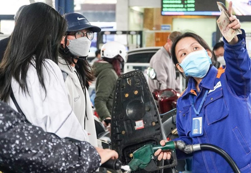 Bộ Tài chính dự kiến đề xuất giảm tối đa thuế bảo vệ môi trường với xăng dầu