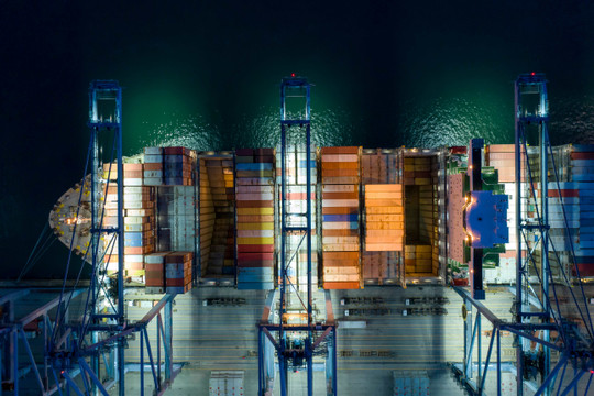 Châu Âu giảm nhập khẩu, giá vận chuyển xuyên Đại Tây Dương tiếp tục giảm mạnh