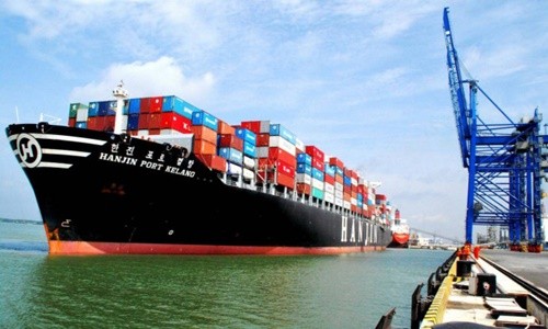 Hãng tàu phải công khai cước, phụ thu vận tải container tại Việt Nam