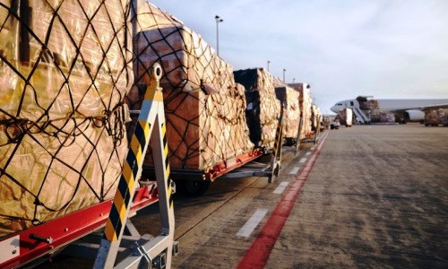 Khối lượng vận chuyển hàng không sụt giảm